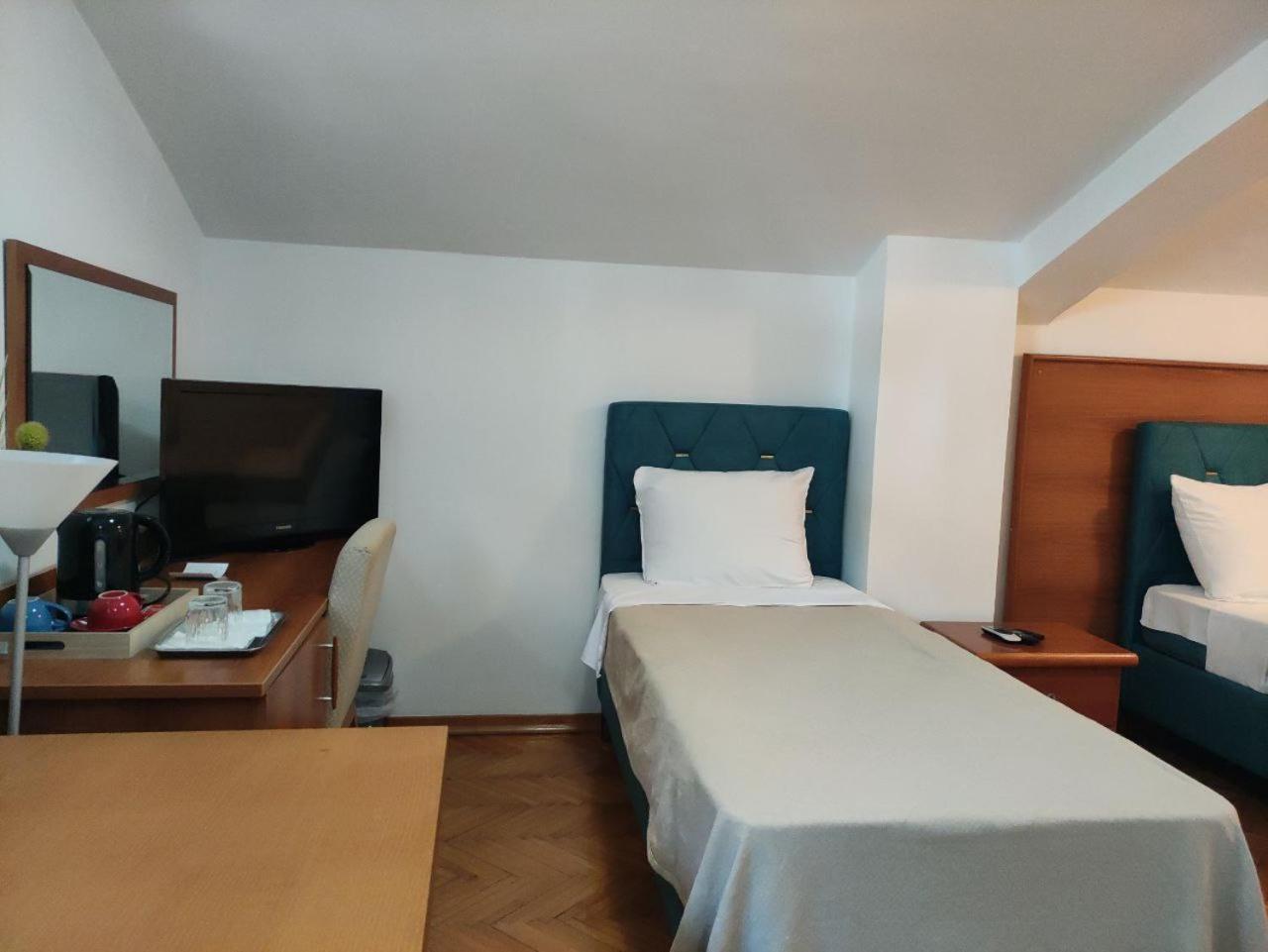 Hotel Ambasador Podgorica Exterior photo