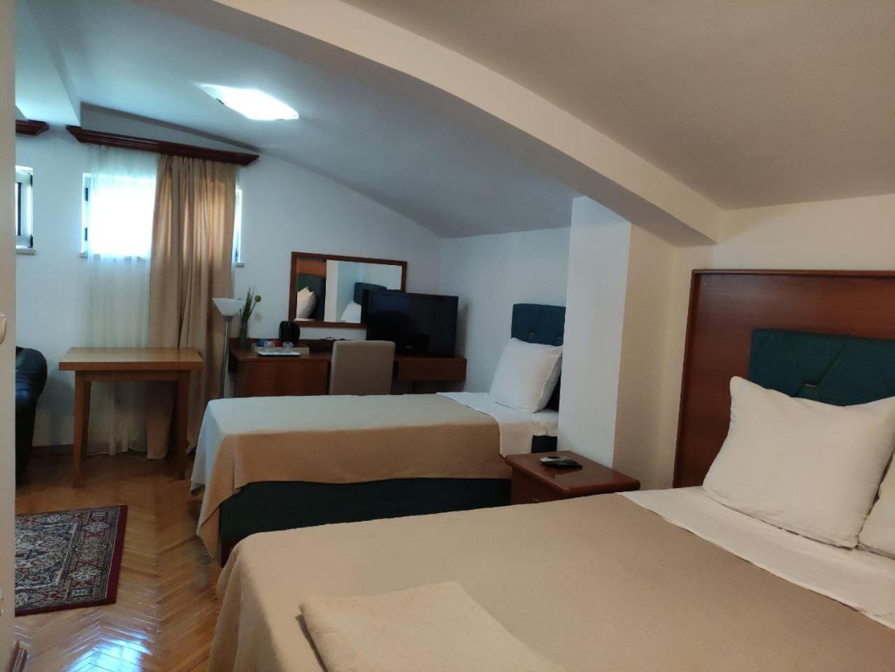 Hotel Ambasador Podgorica Exterior photo