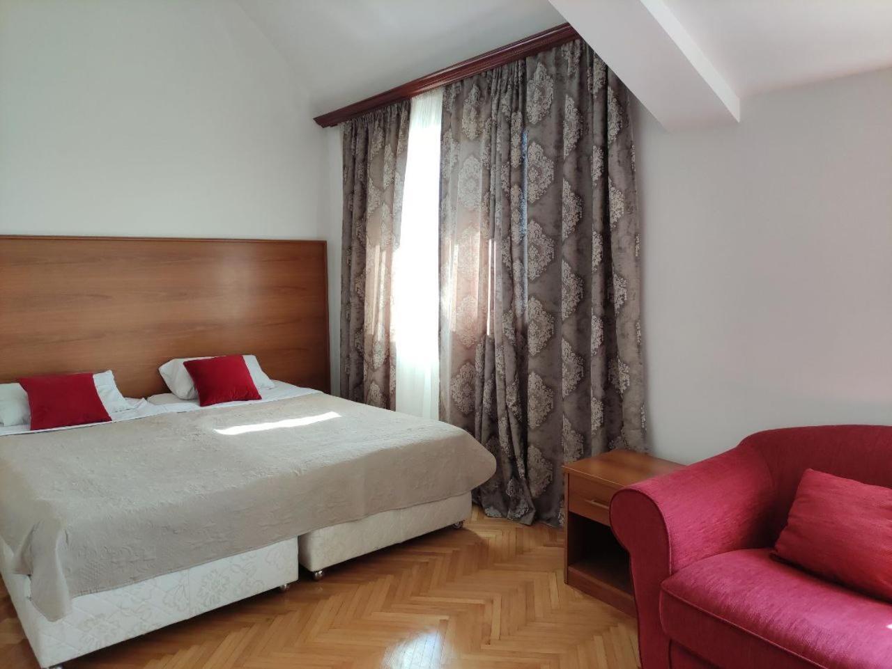 Hotel Ambasador Podgorica Exterior photo