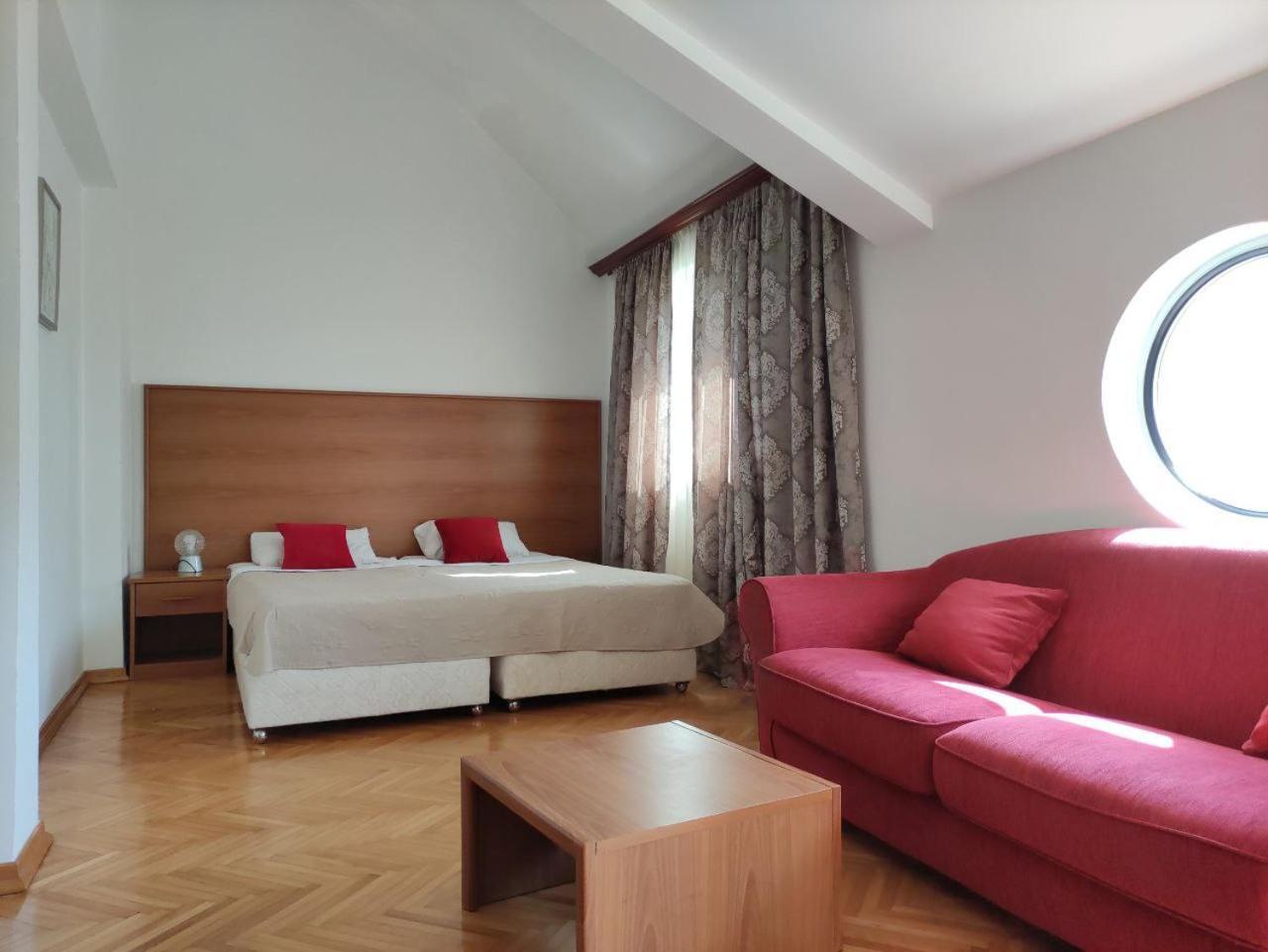 Hotel Ambasador Podgorica Exterior photo